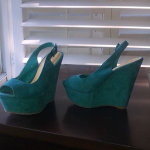 Beautiful almost 6in wedges Teal